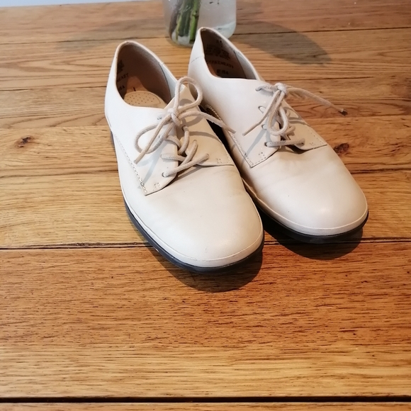 COPY - Nude oxford style sneaker size 6.5 - Picture 3 of 4